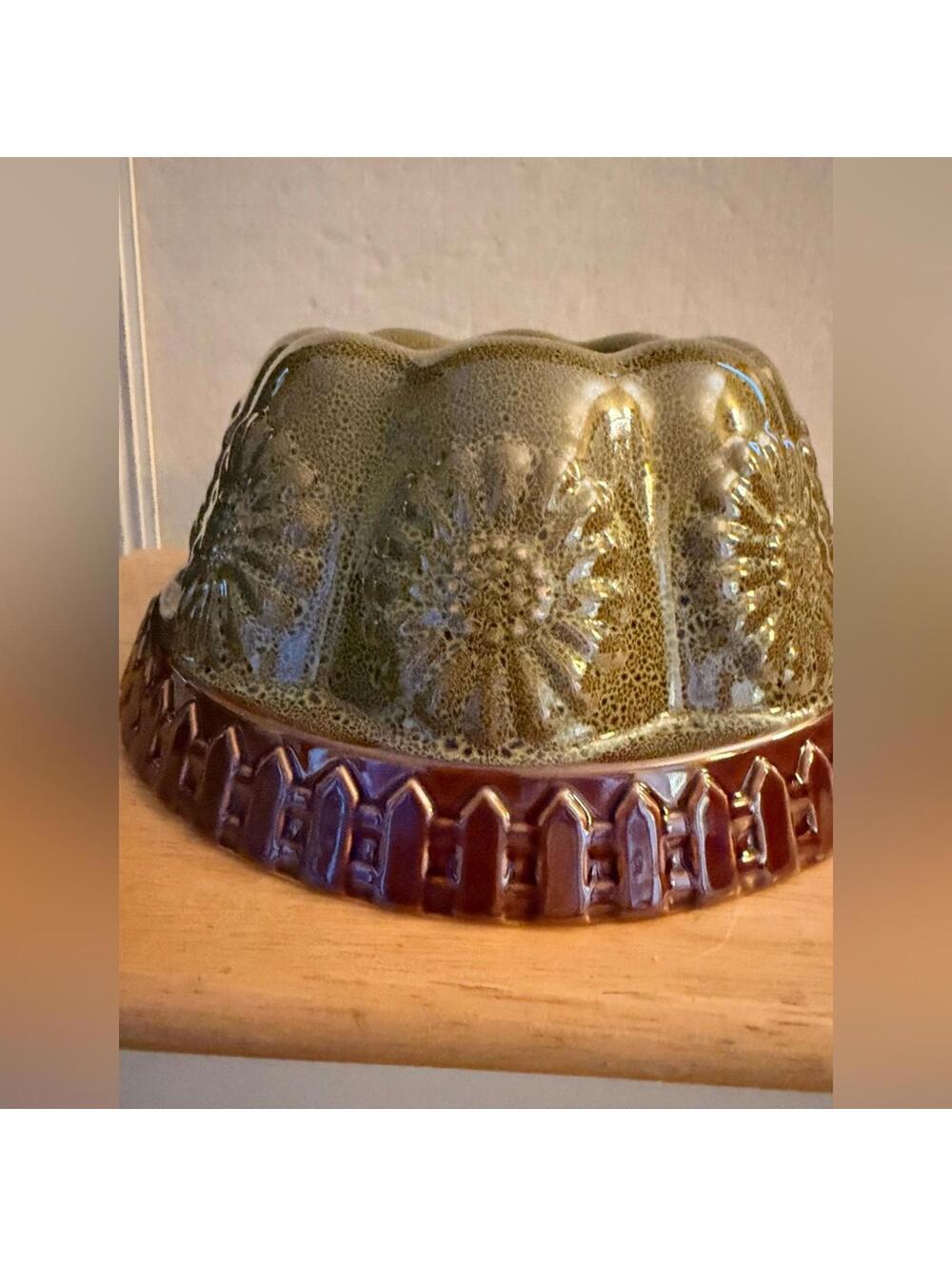 Vintage Farmhouse Green & Red Ceramic Bundt Mold w daisies and picket fence